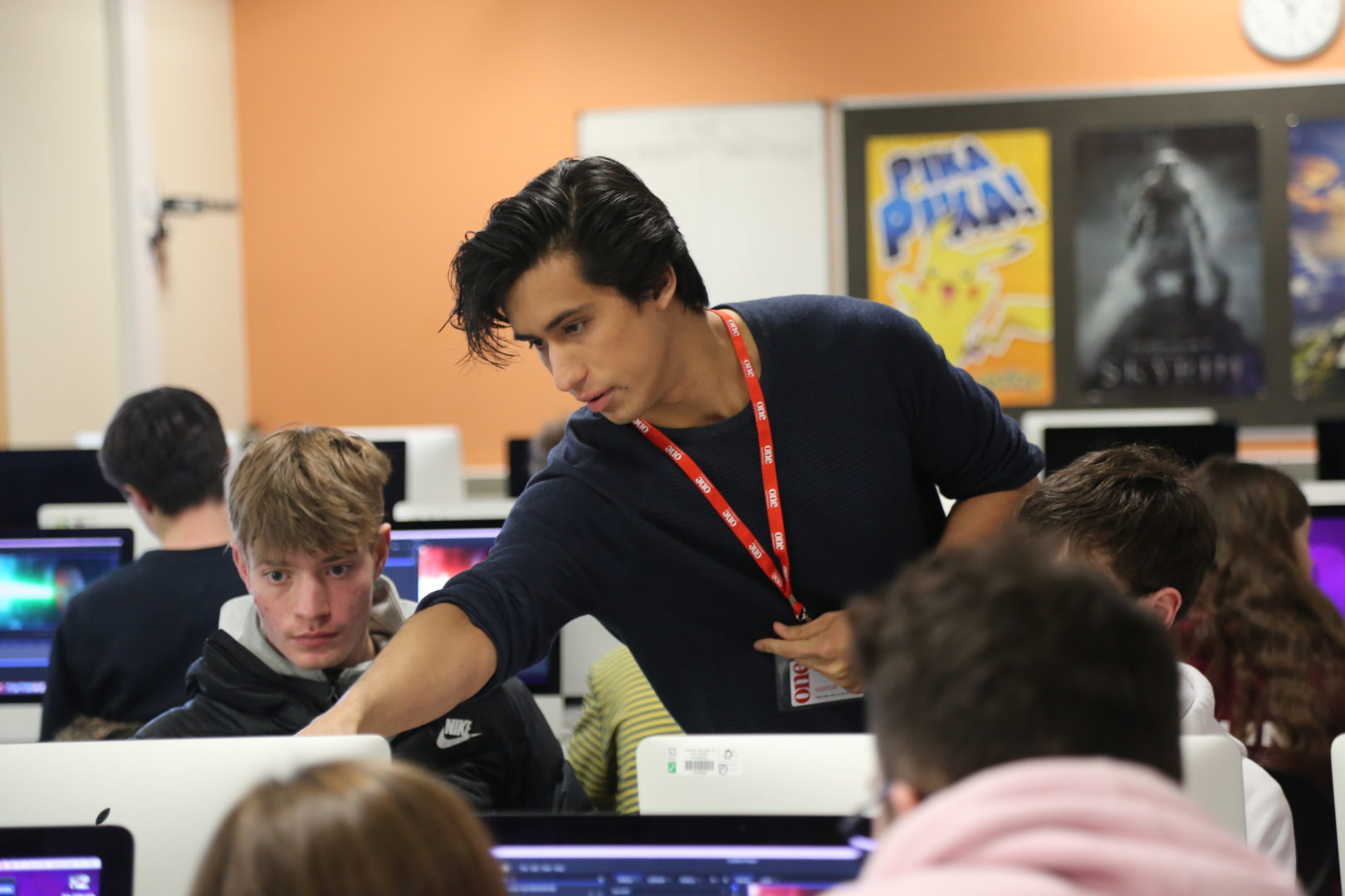 Javert Valbarr - FXhome's VFX artist and product expert teaching students with AccessVFX